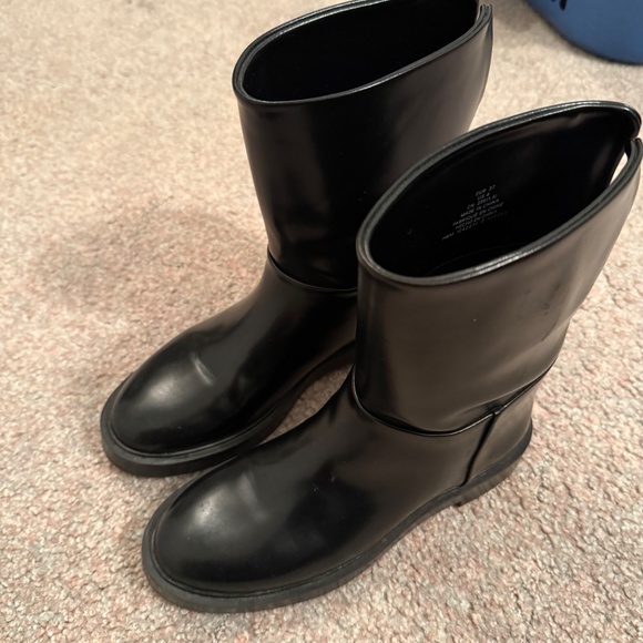 Boots - Picture 2 of 6